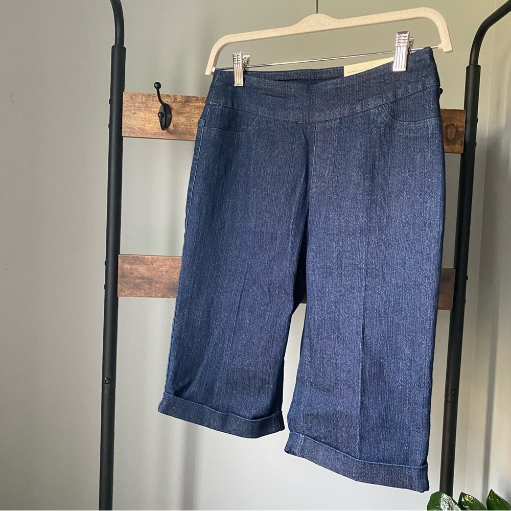 Soft Surrounding women’s pull on cuffed 12” blue denim short size XS (2-4) NEW